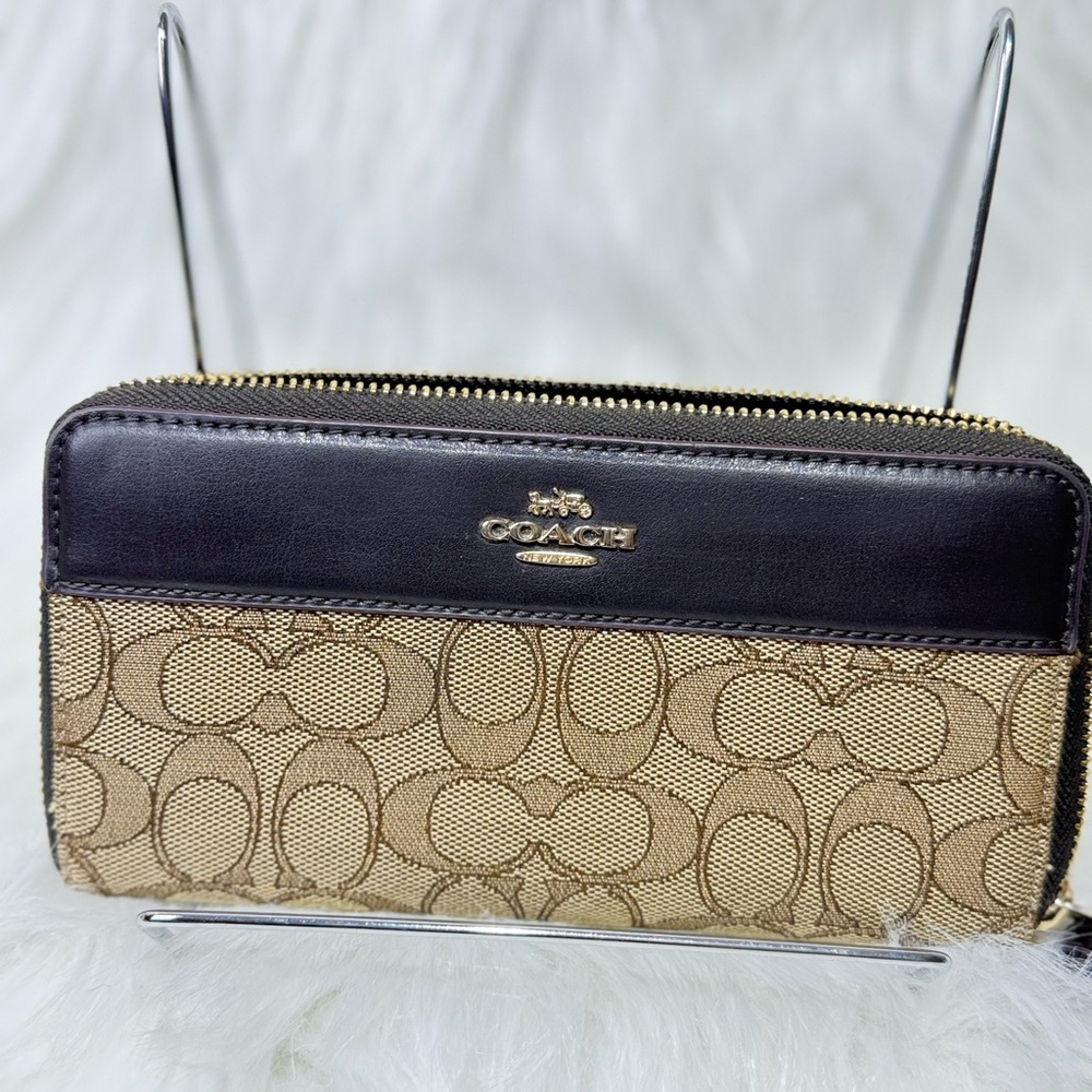 Coach Black and Tan Signature Wallet - Picture 3 of 8